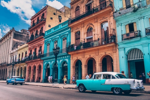 Havana street view photo by Augustin de Montesquiou on Unsplash
